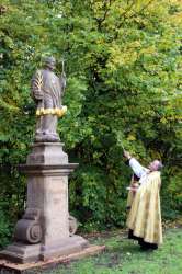 Požehnání sochy sv. Jana Nepomuckého v českodubském parku-1